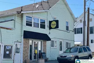 301 Robinson Ave, Pen Argyl, PA 18072 - Photo 1