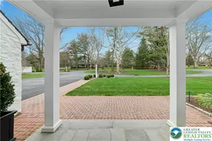 1584 Weyhill Cir, Lower Saucon Township, PA 18015 - Photo 4