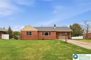 4061 Hampshire Ct, South Whitehall Township, PA 18104 - Photo 2