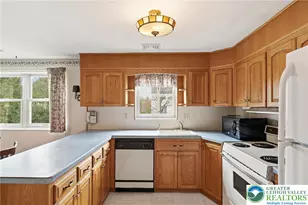 4061 Hampshire Ct, South Whitehall Township, PA 18104 - Photo 12