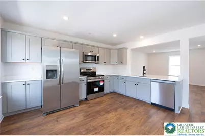 560 Long Street #4, Emmaus Boro, PA 18049 - Photo 4