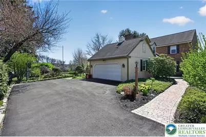 2953 Parkview Lane, Salisbury Township, PA 18103 - Photo 4