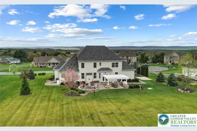 113 Ashview Court, Bushkill Twp, PA 18064 - Photo 2