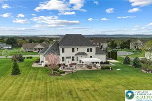 113 Ashview Ct, Bushkill Twp, PA 18064 - Photo 2