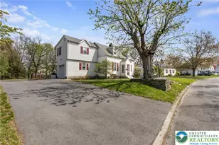 657 Beverly Dr, South Whitehall Township, PA 18104 - Photo 4