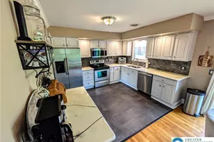 379 Valley Hi Ct, Lehigh Township, PA 18088 - Photo 8