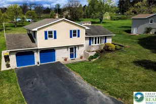 379 Valley Hi Ct, Lehigh Township, PA 18088 - Photo 2
