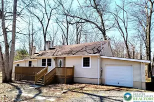 867 Underwood Rd W, Middle Smithfield, PA 18302 - Photo 2