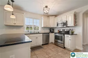 208 E Dell Rd, Bushkill Twp, PA 18014 - Photo 8