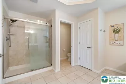 208 E Dell Road, Bushkill Twp, PA 18014 - Photo 24