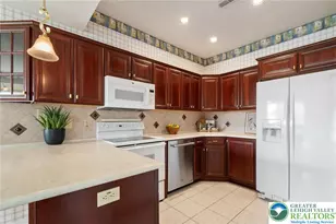 2504 Rolling Green Dr, Lower Macungie Township, PA 18062 - Photo 8