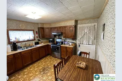 38 W 3rd Street, Wind Gap, PA 18091 - Photo 8