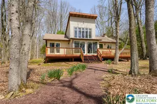 355 Bear Creek Lake Dr, Penn Forrest, PA 18229 - Photo 6