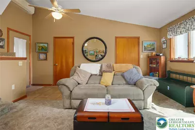 3228 S Front Street #3226, Whitehall Township, PA 18052 - Photo 12
