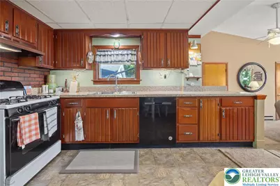 3228 S Front Street #3226, Whitehall Township, PA 18052 - Photo 8