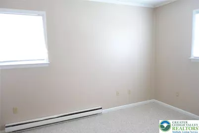 2754 Suzanne Way, Hanover Twp, PA 18109 - Photo 10