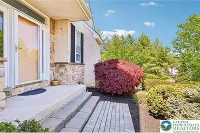 528 Parkside Court, Allentown City, PA 18104 - Photo 2