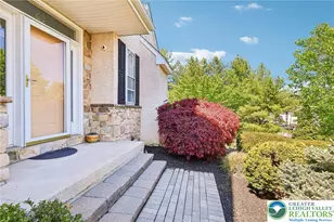 528 Parkside Ct, Allentown City, PA 18104 - Photo 2