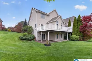 558 Parkside Ct, Allentown City, PA 18104 - Photo 2