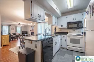 810 Briarwood Dr, Bethlehem Township, PA 18020 - Photo 10