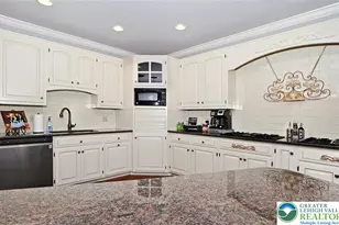 4450 Pond View Ct, Bethlehem Township, PA 18020 - Photo 6