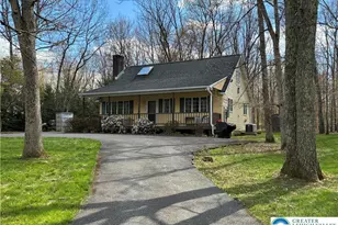 160 White Oak Dr, Penn Forrest, PA 18229 - Photo 2