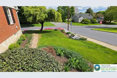 142 E North Street, Nazareth Boro, PA 18064 - Photo 16