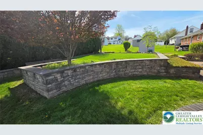 142 E North Street, Nazareth Boro, PA 18064 - Photo 10