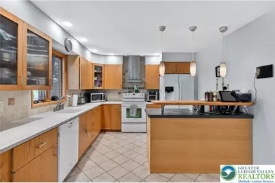 4004 Westview Drive, South Whitehall Township, PA 18104 - Photo 18