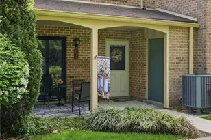 2668 Rolling Green Pl, Lower Macungie Township, PA 18062 - Photo 2
