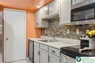 2668 Rolling Green Pl, Lower Macungie Township, PA 18062 - Photo 8
