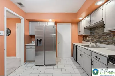 2668 Rolling Green Place, Lower Macungie Township, PA 18062 - Photo 6