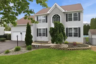 410 Ramblewood Dr, Forks Twp, PA 18040 - Photo 2