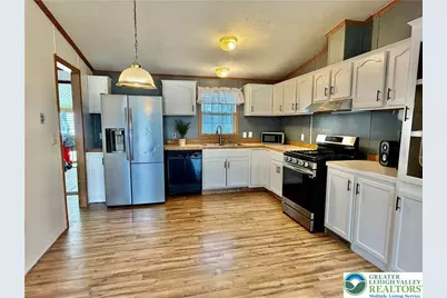 4 Briarwood Court N, East Allen Township, PA 18014 - Photo 4