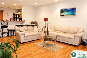 8460 Cromwell Ct, Upper Macungie Township, PA 18031 - Photo 2