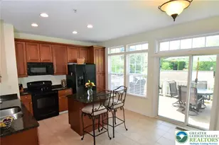 1600 Oakridge Ln, Hellertown Boro, PA 18055 - Photo 6
