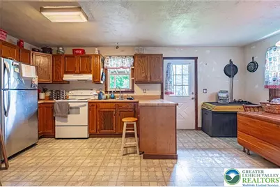 2015 Leithsville Road, Lower Saucon Township, PA 18055 - Photo 10