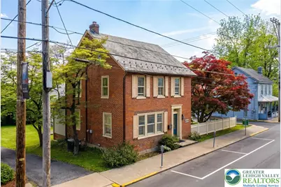 32 E Center Street, Nazareth Boro, PA 18064 - Photo 2