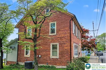 32 E Center Street, Nazareth Boro, PA 18064 - Photo 4