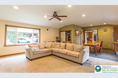 345 S New Street, Nazareth Boro, PA 18064 - Photo 6