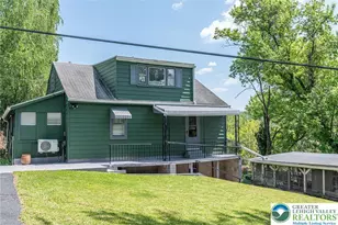 525 Royal Manor Rd, Williams Township, PA 18042 - Photo 2