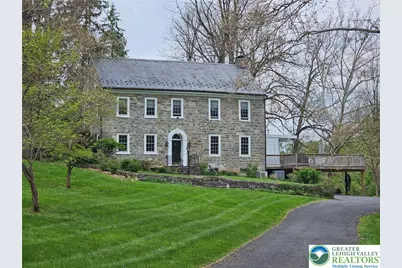 200 Bella Vista Drive, Hanover Twp, PA 18017 - Photo 2