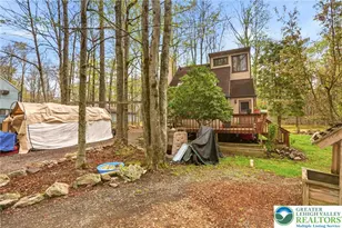 2219 Maple Leaf Ct, Coolbaugh Twp, PA 18347 - Photo 4