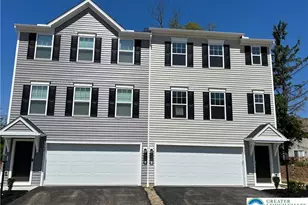 736 Fawn Wy, Pennsburg Boro, PA 18073 - Photo 2