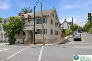402 Wyandotte St, Bethlehem City, PA 18015 - Photo 2