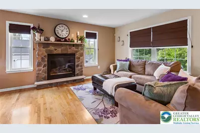 136 Redstone Drive, Bushkill Twp, PA 18064 - Photo 4