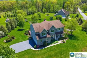154 Country Chase Dr, Bushkill Twp, PA 18091 - Photo 2