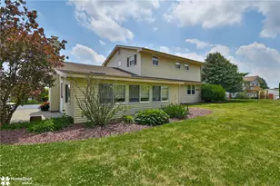 2831 Vista Dr, North Whitehall Township, PA 18037 - Photo 8