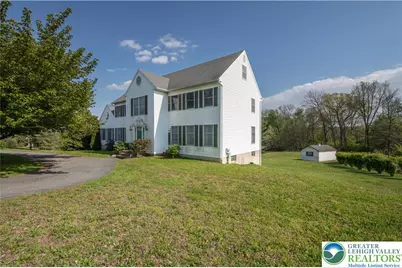 547 Roberts Road, Bushkill Twp, PA 18064 - Photo 2