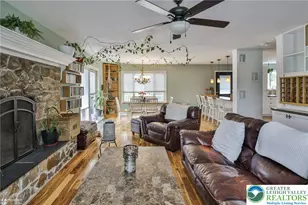 636 W Oxford St, Coopersburg Boro, PA 18036 - Photo 4